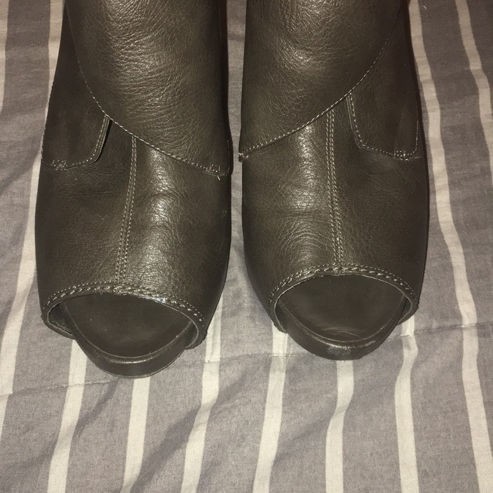 Heels - Picture 4 of 5
